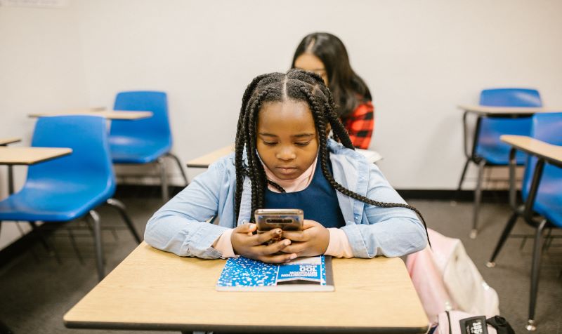 Child seeing online content using mobile phone